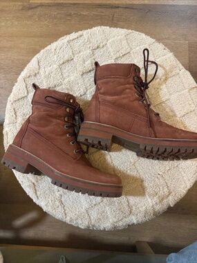 Women’s 8.5 Timberland Combat Boots